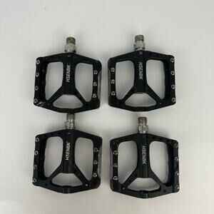 HSENBK Non Slip Aluminum Bike Pedals Mountain Bike Pedals Set of 4 Bearing 9/16"